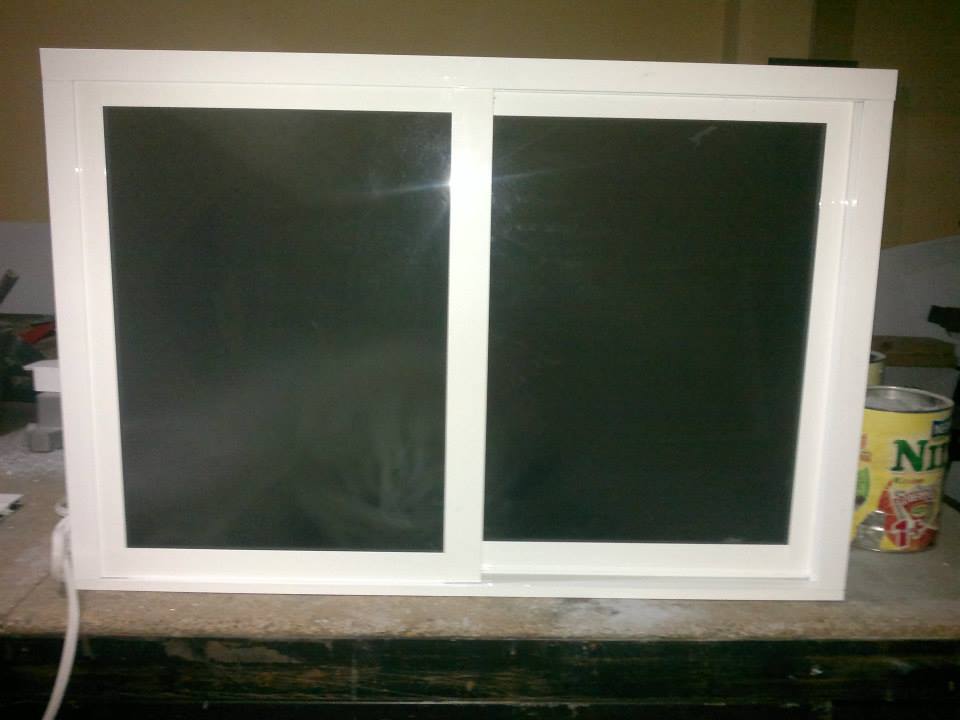<span style="font-weight: bold;">VENTANAS DE BAÑO</span>